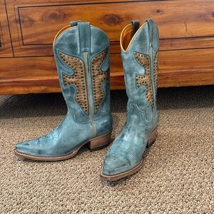 The Fry Company- Blue- Daisy Duke style cowboy boots size 060 width M.